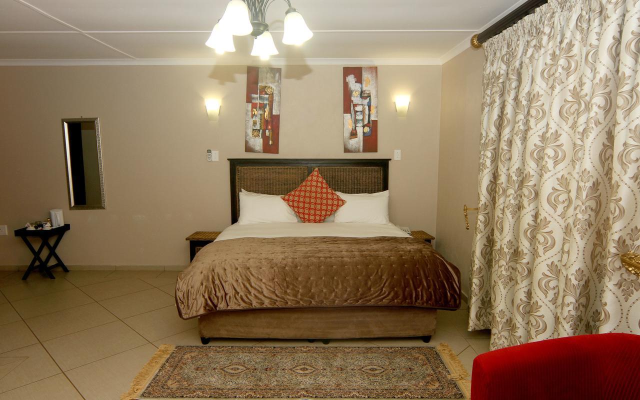 Nongoma Lodge & Inn Cc ภายนอก รูปภาพ